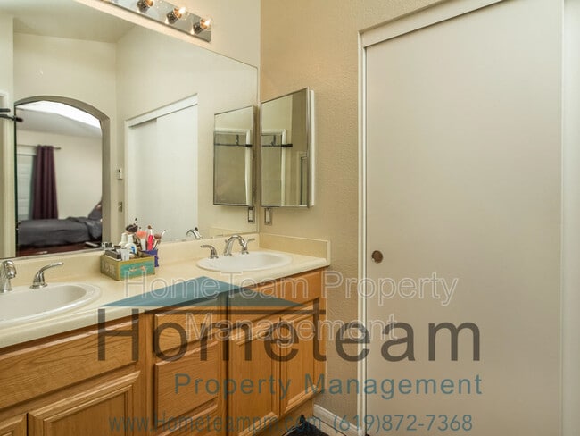 Building Photo - 1246 Balboa Cir