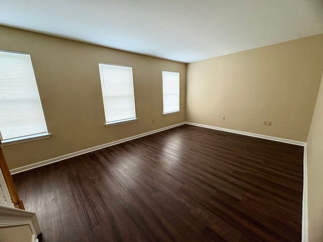 Building Photo - 3 Bedroom 1.5 Bathroom in Elizabethtown!