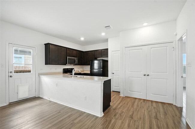 Building Photo - 1126 Cattail Ln