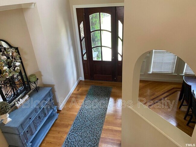 Building Photo - 10216 San Remo Pl