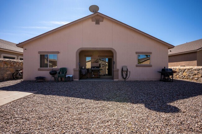 Building Photo - 14311 Early Morn Ave