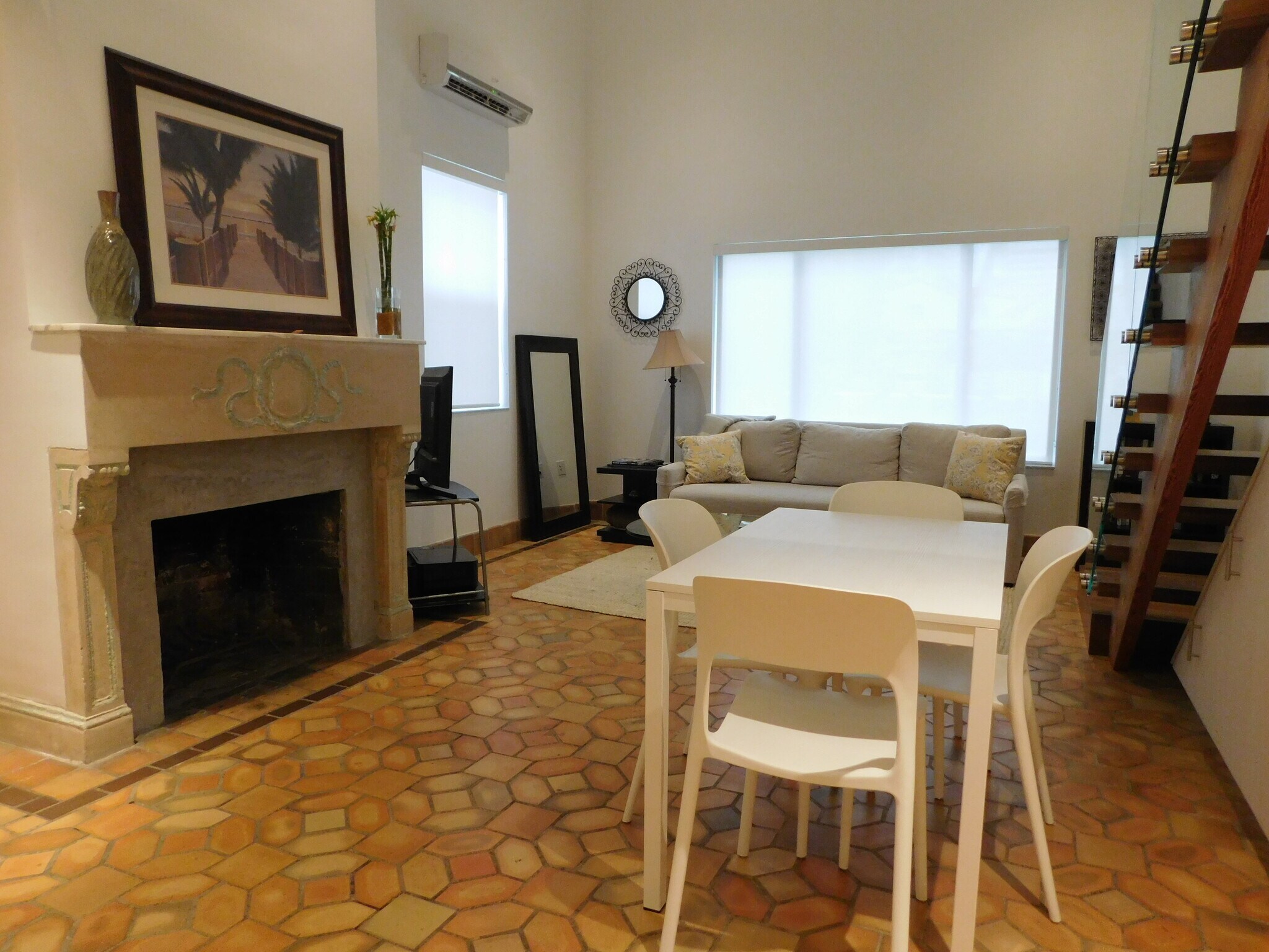 Building Photo - 2800 Pine Tree Dr