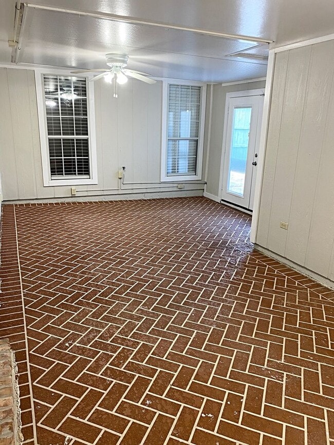 Building Photo - 9170 Manion Dr