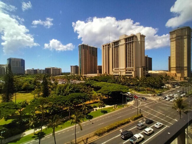 Building Photo - 1910 Ala Moana Blvd