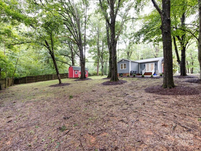 Building Photo - 3109 Forest Lawn Dr