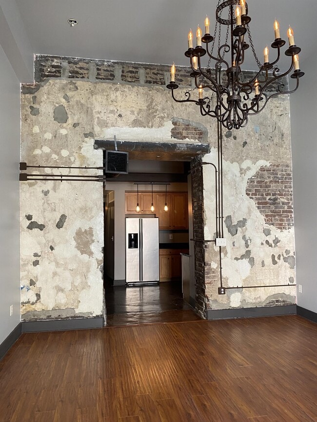 Building Photo - 403 S Gay St