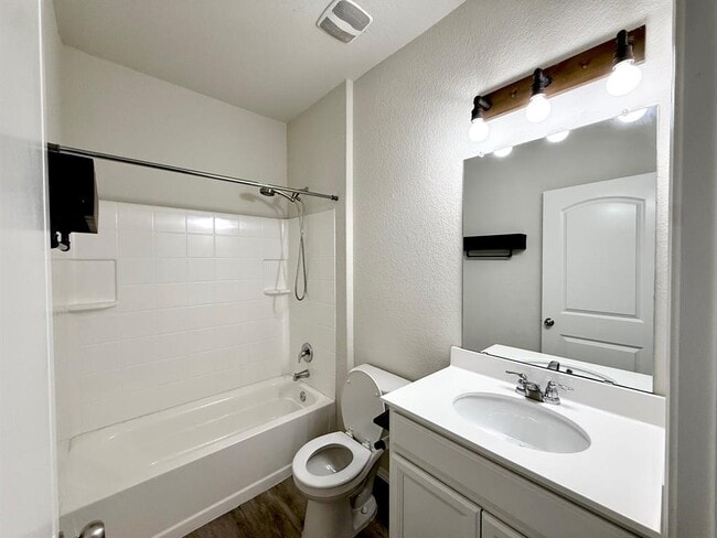 Building Photo - 249 La Dera Dr