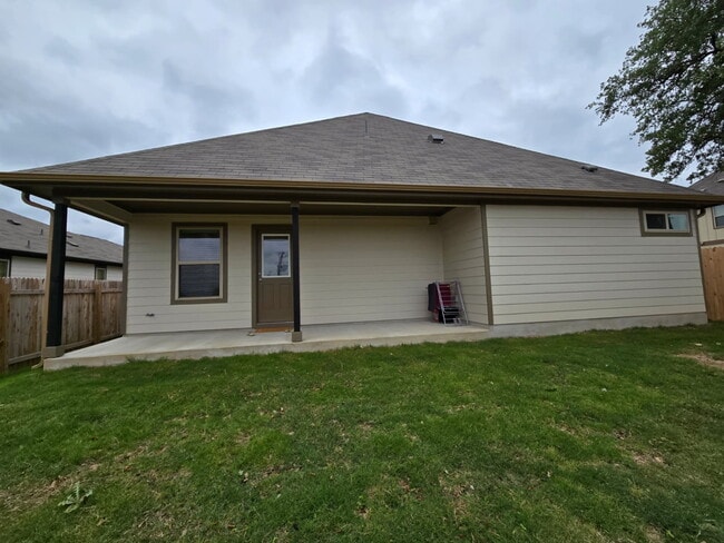 Building Photo - Gorgeous First Time Rental, 4 bed, 3 full bath in highly desirable Hills of Bear Creek