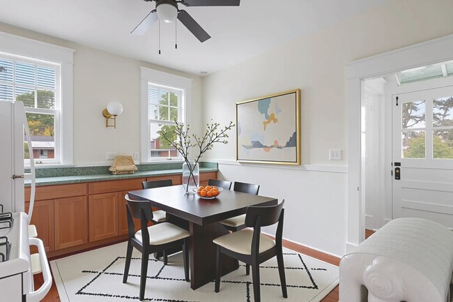 Building Photo - SPACIOUS 3 BEDROOM MUSEUM DISTRICT APARTMENT