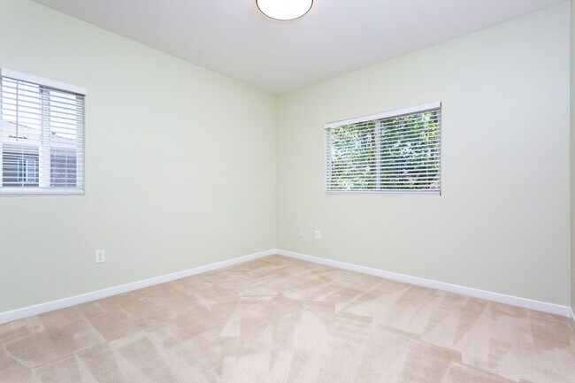 Building Photo - Lovely single-story condo in the community of Rancho Mission Trails!