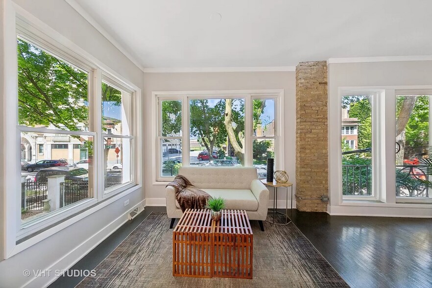 Living Room - 7619 N Bosworth Ave