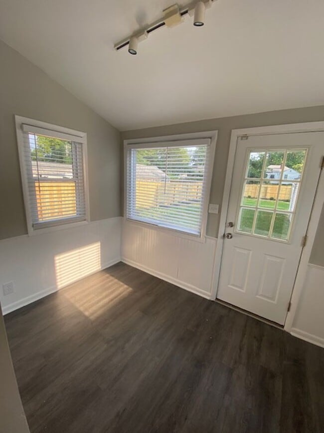 Building Photo - Charming 3-Bedroom Home in Clintonville!