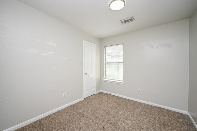 Building Photo - 3019 La Estancia Ln