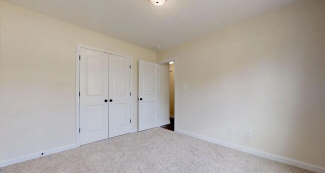 Building Photo - NEW LISTING!!!!!