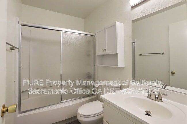 Building Photo - 3203 Sher Ct