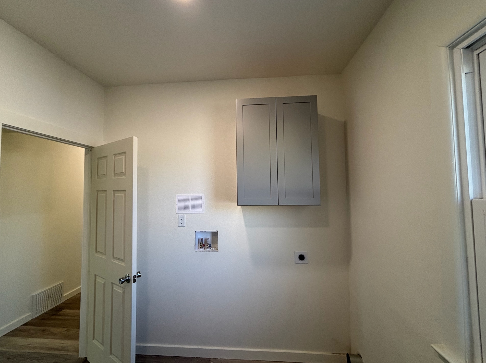 Laundry Room - 1301 S 5th St
