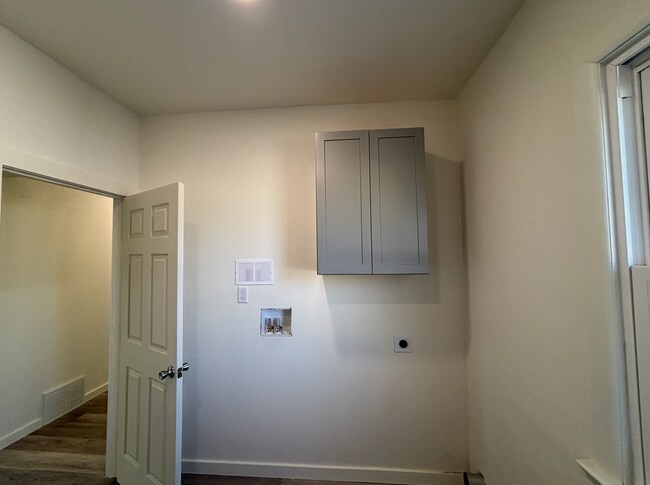 Laundry Room - 1301 S 5th St
