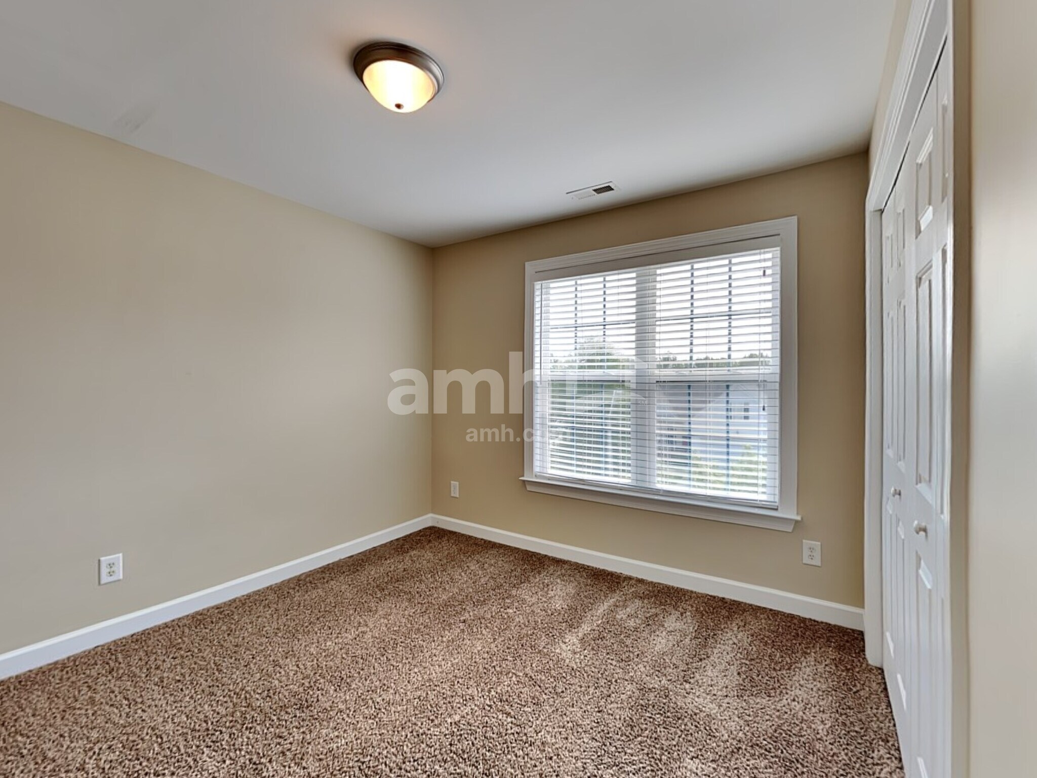 Building Photo - 56 Locket Dr