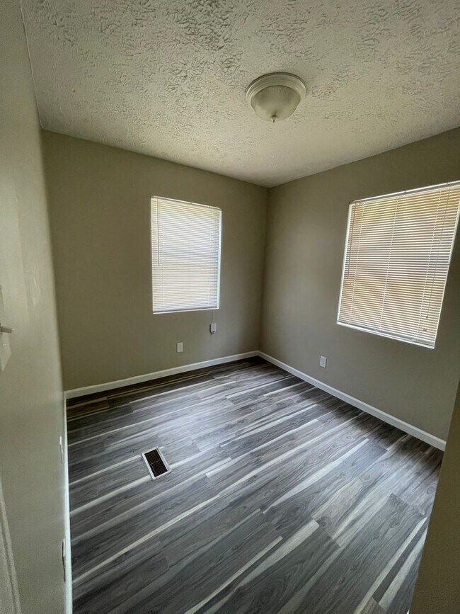 Building Photo - Knoxville 37918 - Adorable Fountain City Rancher with 3 Bedrooms, 1 Bath Rent – $1,550/Month! - C...