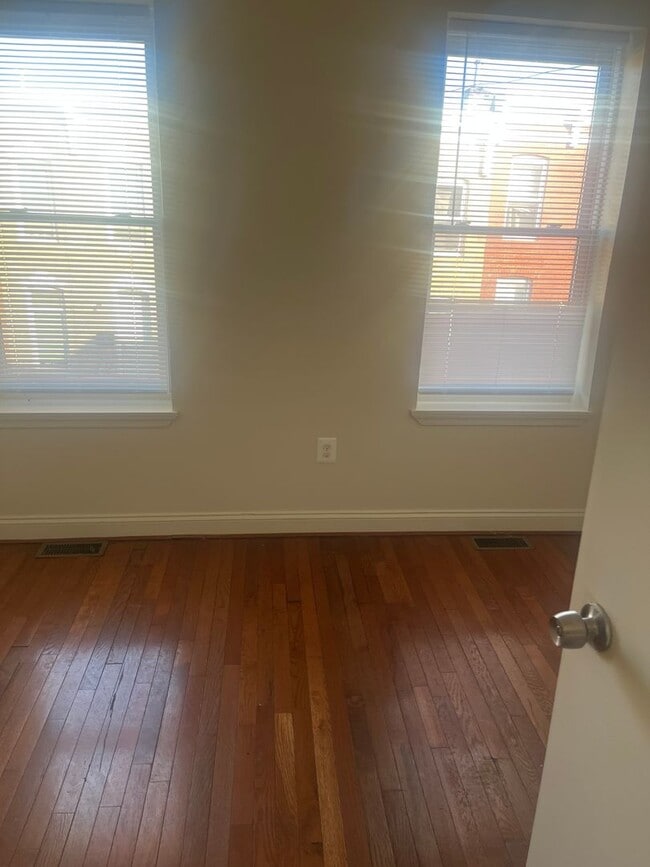 Building Photo - Commuter Friendly Beautiful Townhouse in Baltimore- Will go fast!
