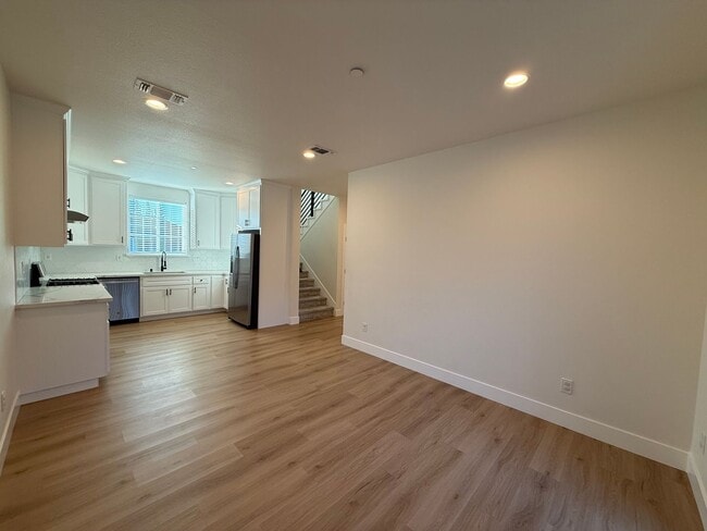 Building Photo - 8461001/85