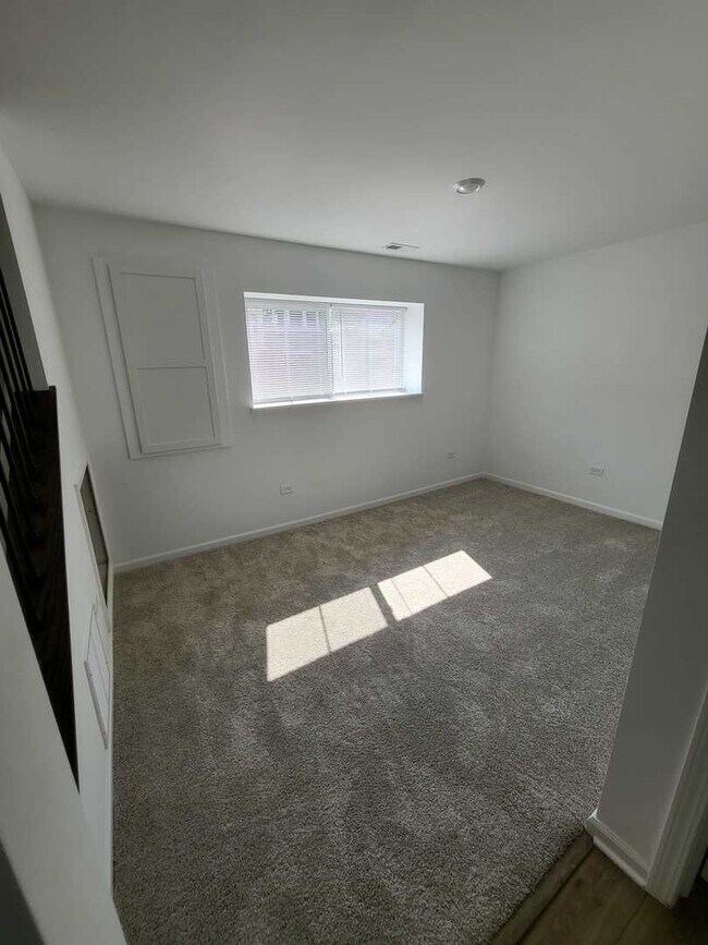 Building Photo - 588 Wolverine Dr