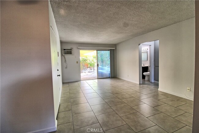 Building Photo - 807 E Cottonwood Rd