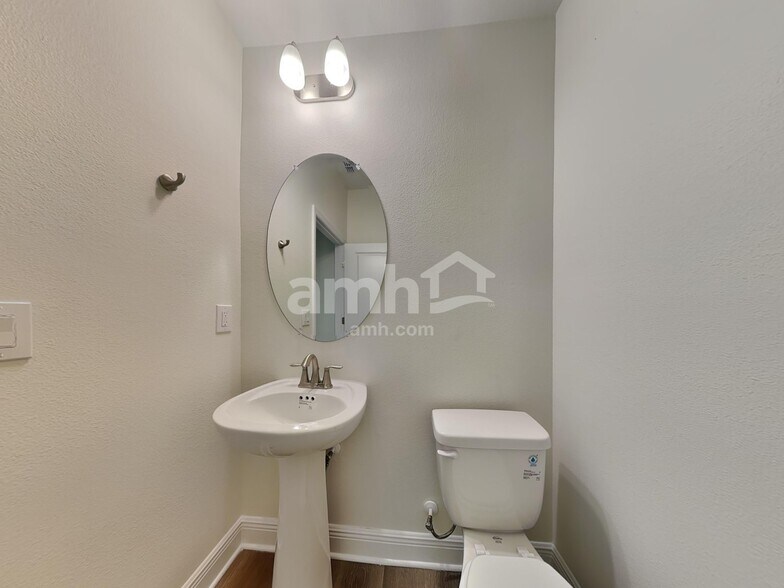 Building Photo - 1264 Heavenly Dr