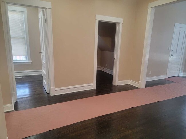 Building Photo - 1540 N Keeler Ave