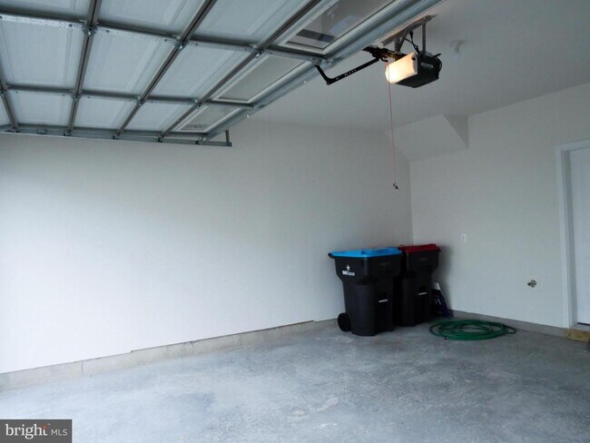 Building Photo - 120 Galaxy Pl