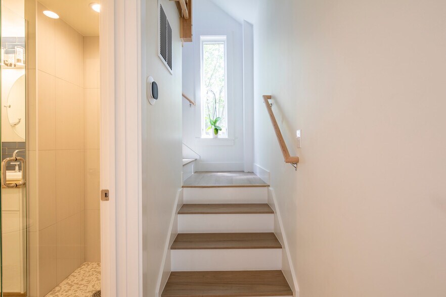 Building Photo - 730 Maxwell Ave