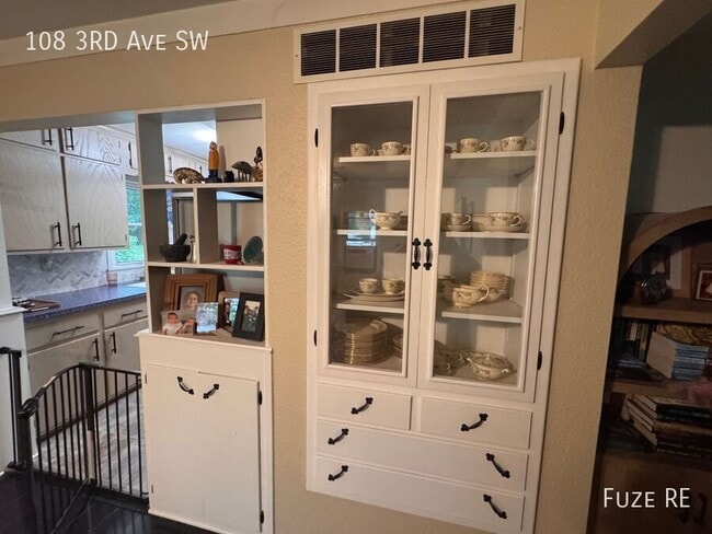 Building Photo - 108 3rd Ave SW