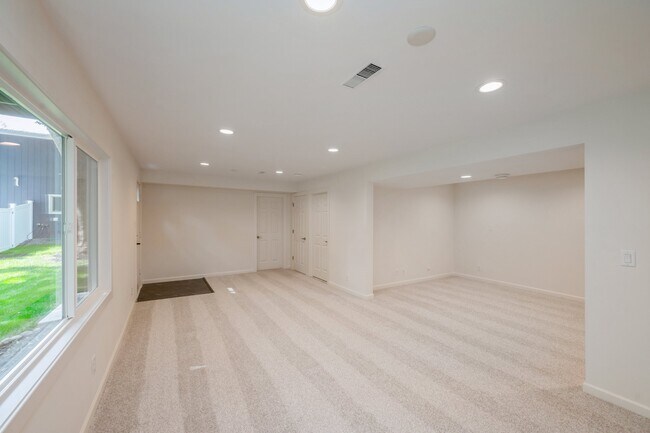 Building Photo - 12435 25th Ave N