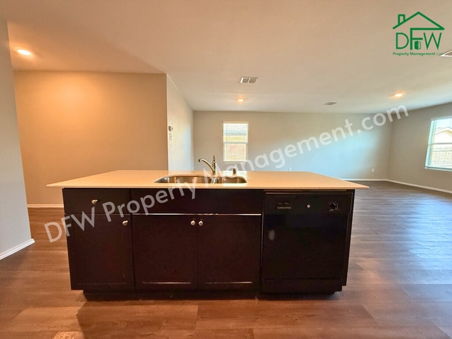 Building Photo - Modern 4-Bedroom Home with Island Kitchen & Spacious Backyard in Princeton!