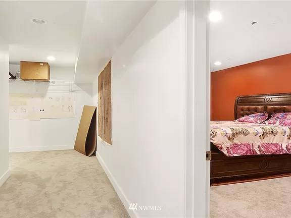 Building Photo - 3-Bedroom Apartment with Fenced Backyard N...