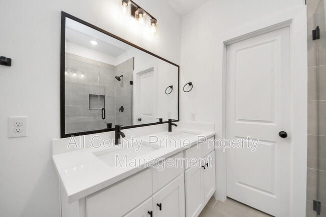 Building Photo - 2708 Bostic St