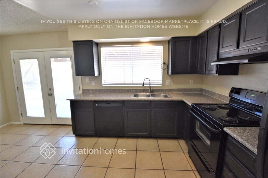 Building Photo - 2340 W Portobello Ave