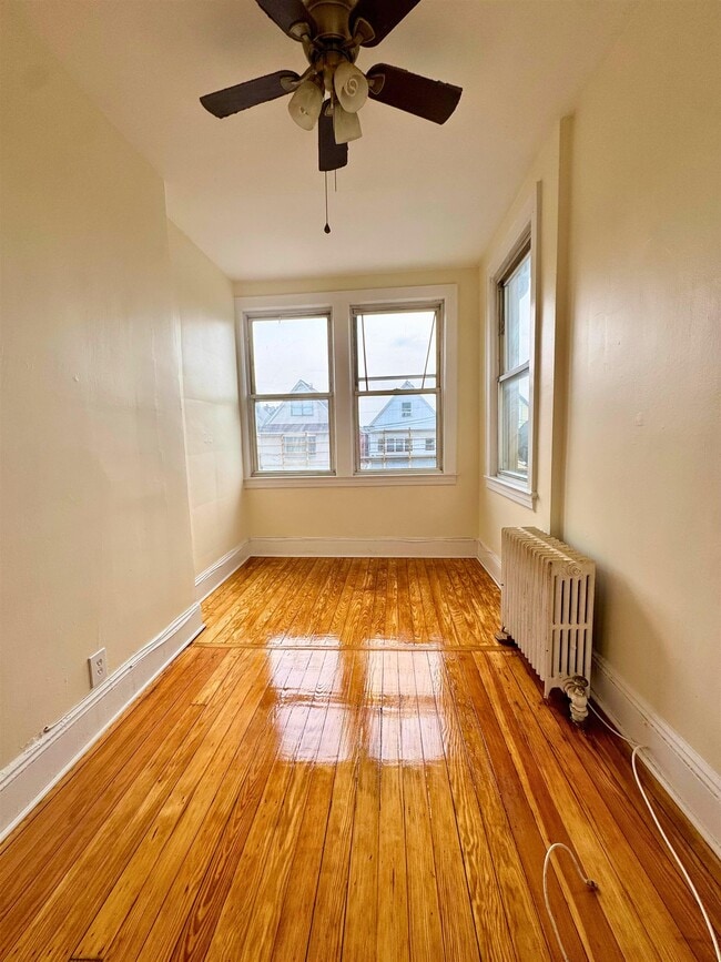 Building Photo - 129 W 29th St