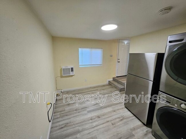 Building Photo - 1647 E 6th St