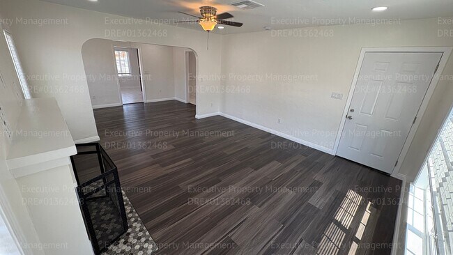 Building Photo - 2 bedroom 1 bathroom house located in the 93307 zipcode near E Brundage Ln/ Madison St