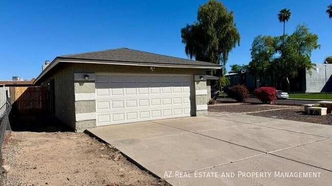 Building Photo - 4502 W Edgemont Ave