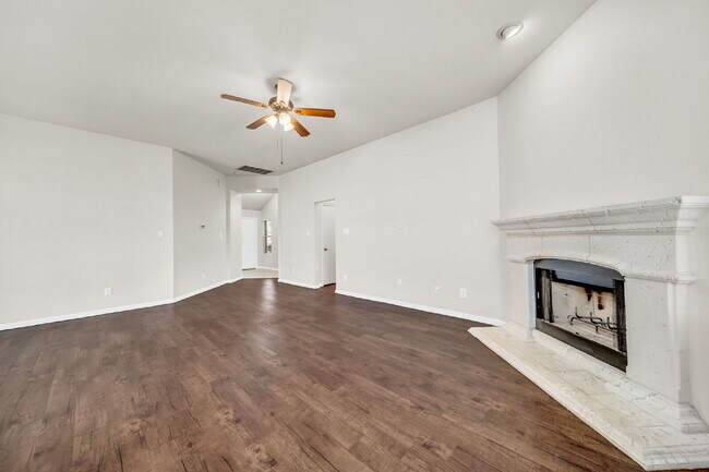 Building Photo - Well-maintained home located near Lake Conroe, offering the perfect balance of comfort & convenie...