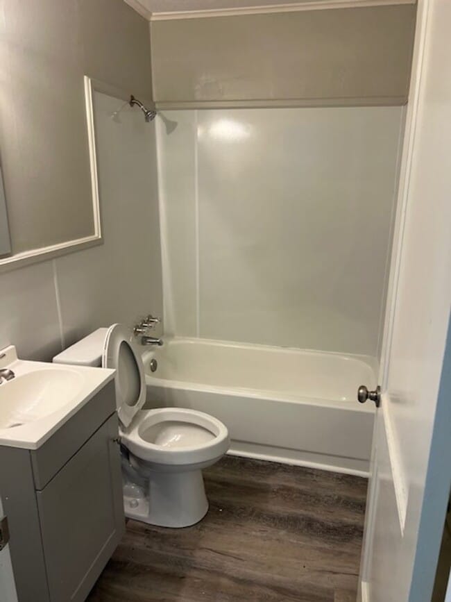 Building Photo - Renovated 5 Bedroom 2 Bath Home for Rent!