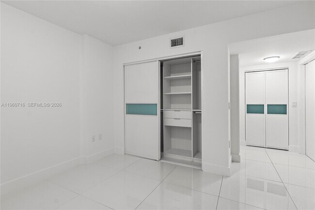 Building Photo - 6620 Indian Creek Dr