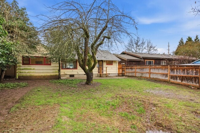 Building Photo - 3 Bedroom House in Southwest Eugene