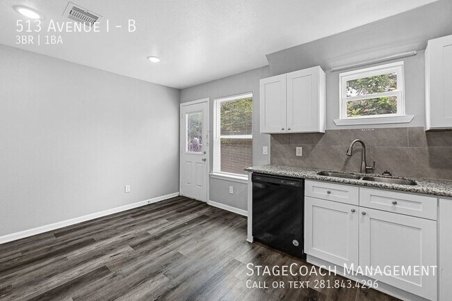 Building Photo - 513 Avenue I