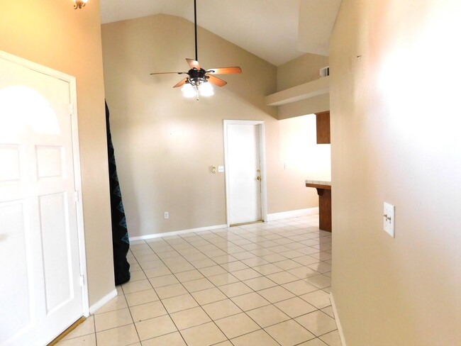 Building Photo - 21253 Windsong St