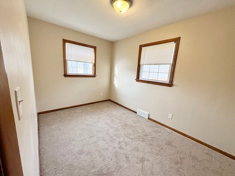 Bedroom - 1315 Book Ave