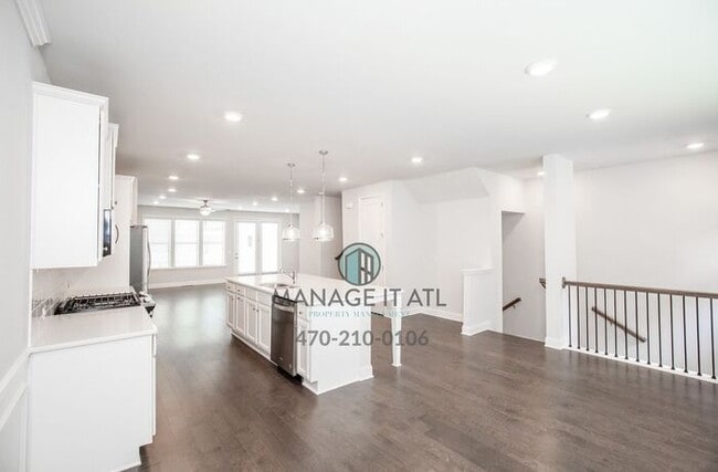Building Photo - Great location! Elegant Townhome in Doraville
