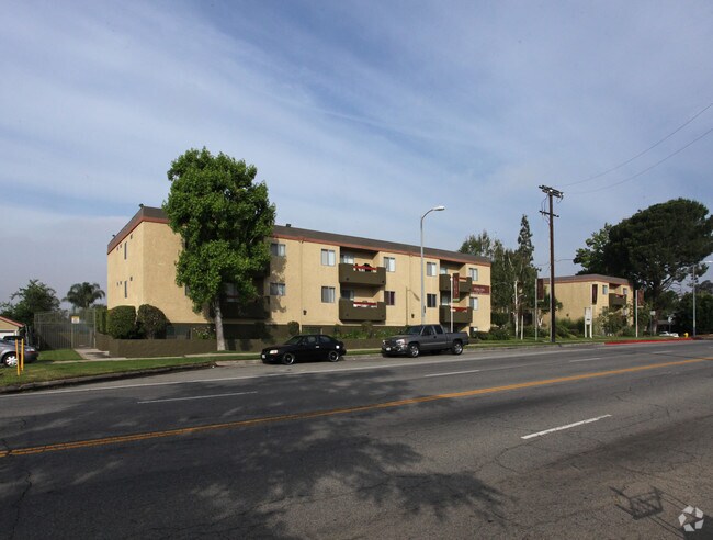 Building Photo - Foothill Vista